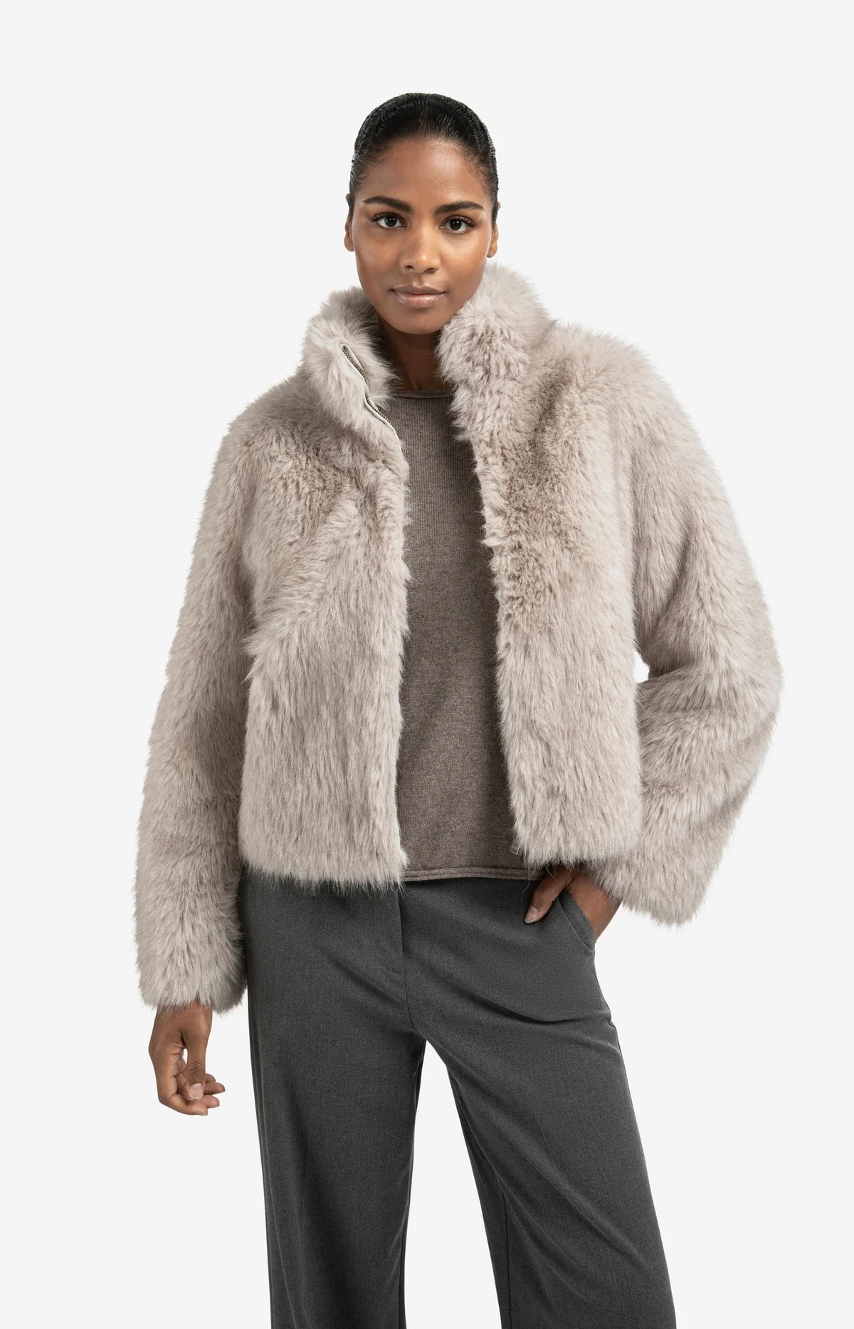 faux-fur-jacket-with-stand-up-collar_6161ef17-2363-4137-83f1-dd4d92c2b6b3