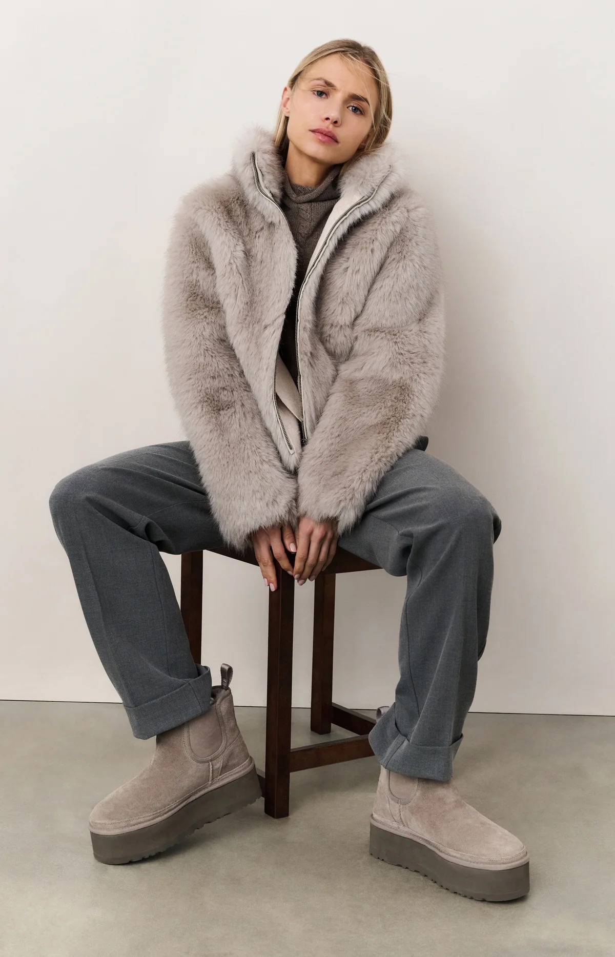 faux-fur-jacket-with-stand-up-collar_6173ea4c-bf28-44be-996e-475e4012ff2c