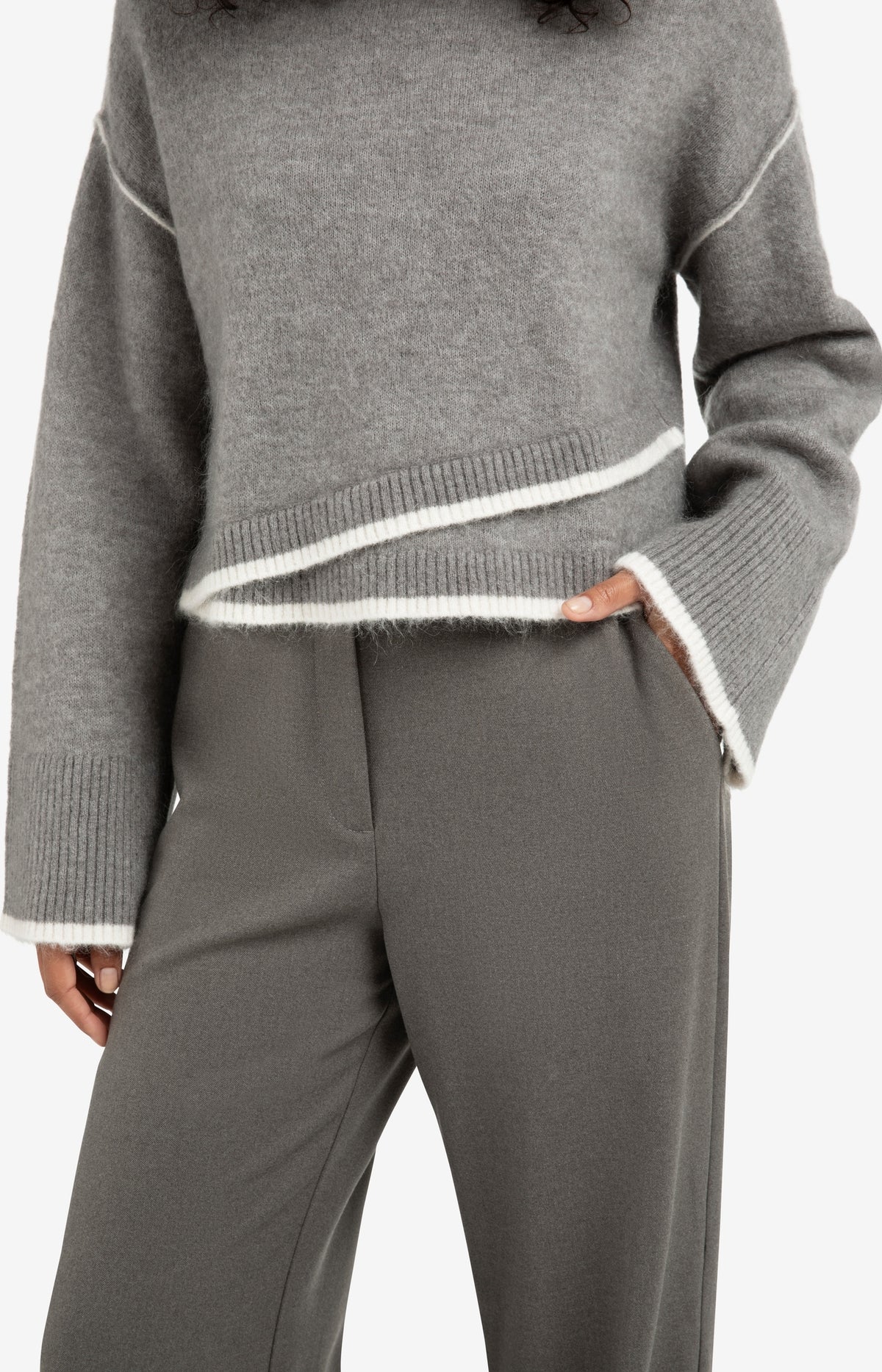 knitted-sweater-with-contrasting-lines-1_0537e18c-47e4-403d-bdd3-ee0d57d74854