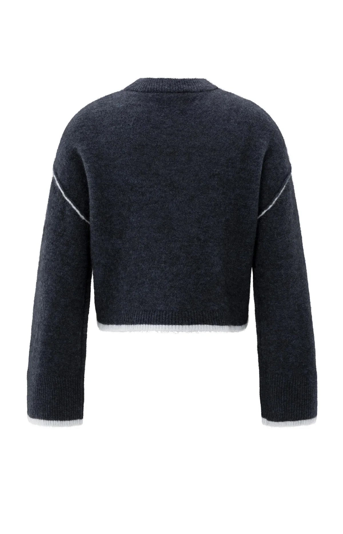 knitted-sweater-with-contrasting-lines_ca435ec7-ecdb-4e91-9524-5d9cfb51f221
