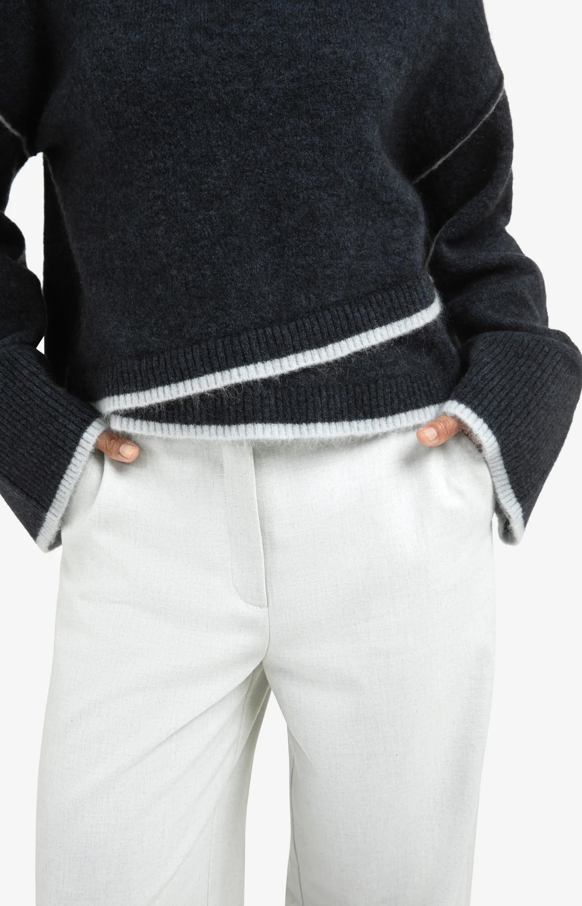 knitted-sweater-with-contrasting-lines_cbae7484-947d-403a-928a-4df9bf8dbbcd