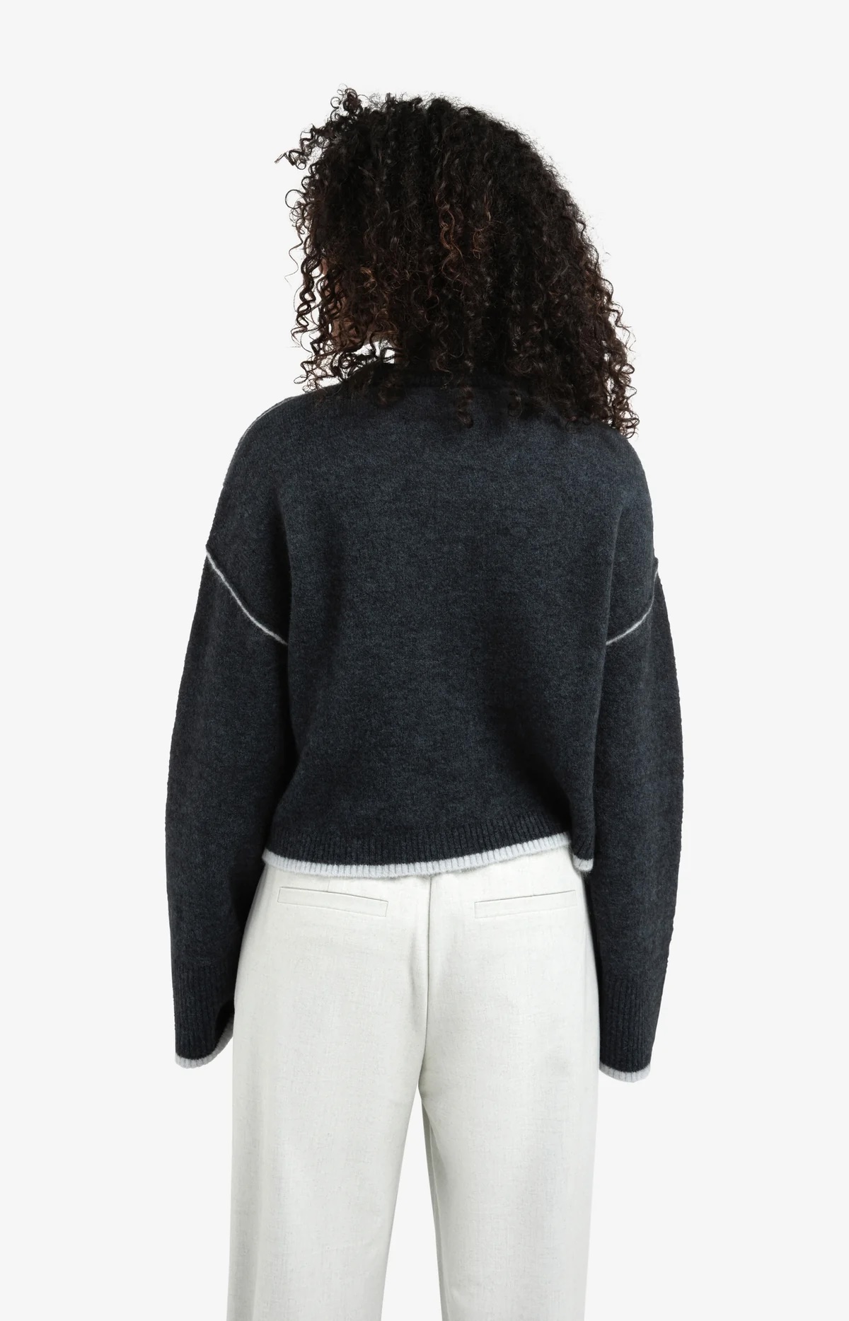 knitted-sweater-with-contrasting-lines_ee2b5c29-77f4-4487-80f0-e682288316b6
