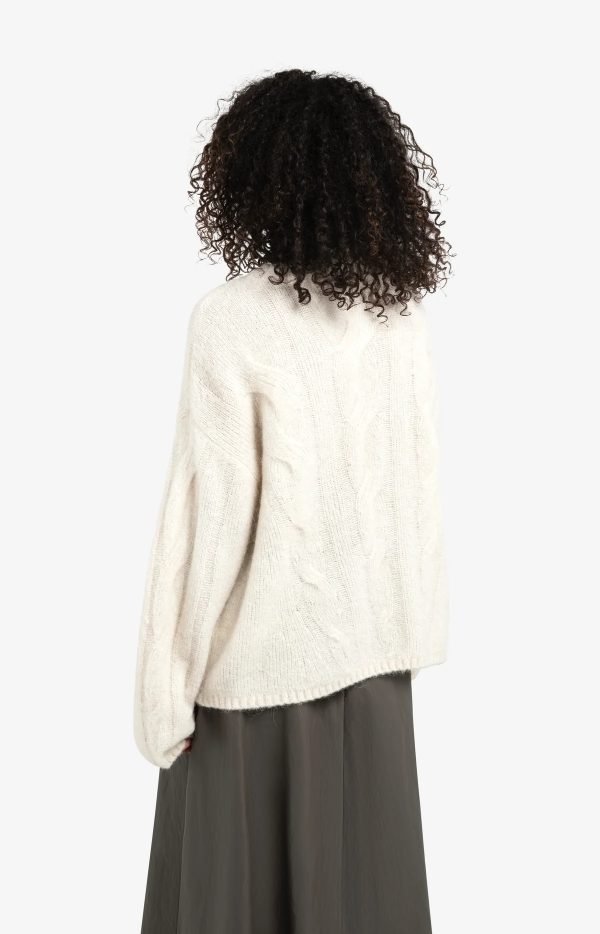 soft-cable-knit-sweater-with-round-neck-and-long-sleeves-2_714e537c-732e-4cd1-9d5b-70143e15effa