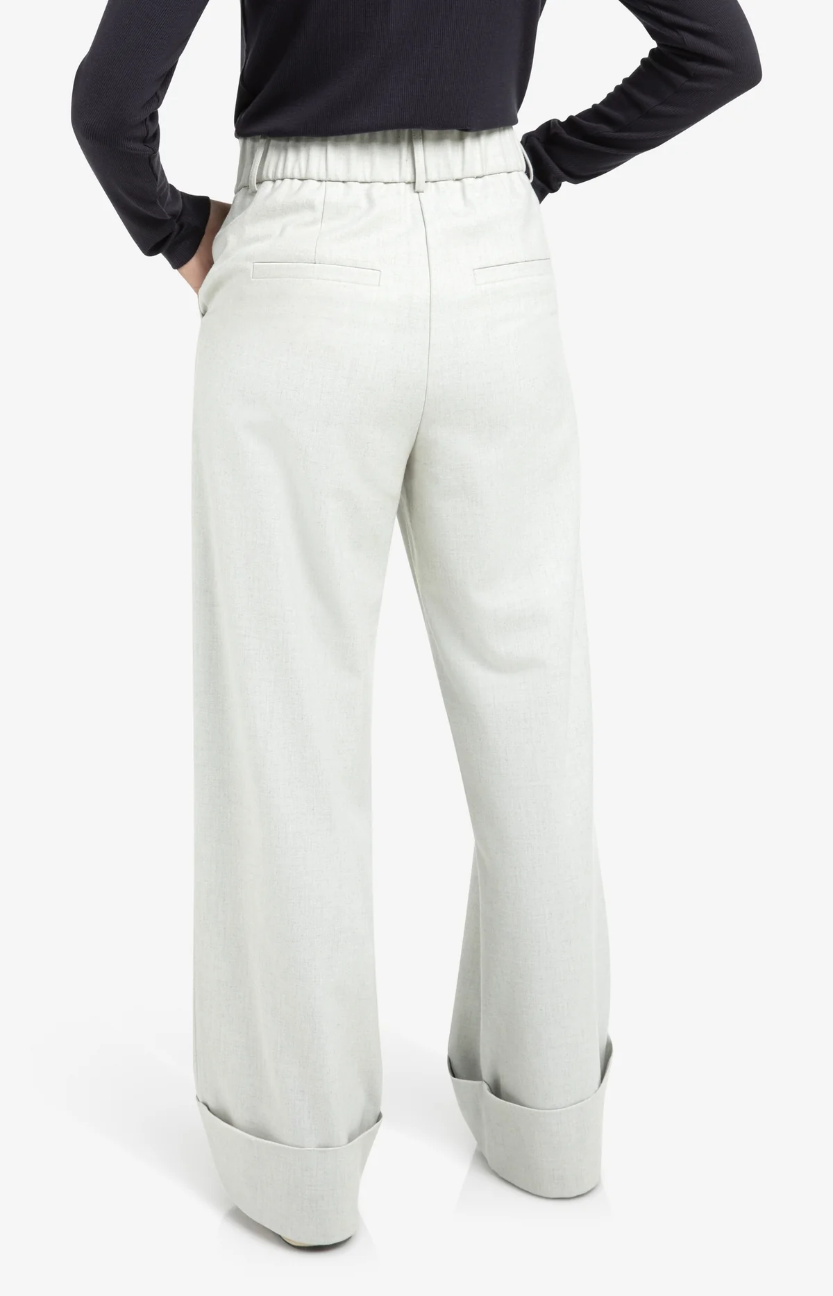 soft-structured-trousers-with-big-turn-ups_8dd67029-2ec1-43f4-8b19-700fe0e02f50