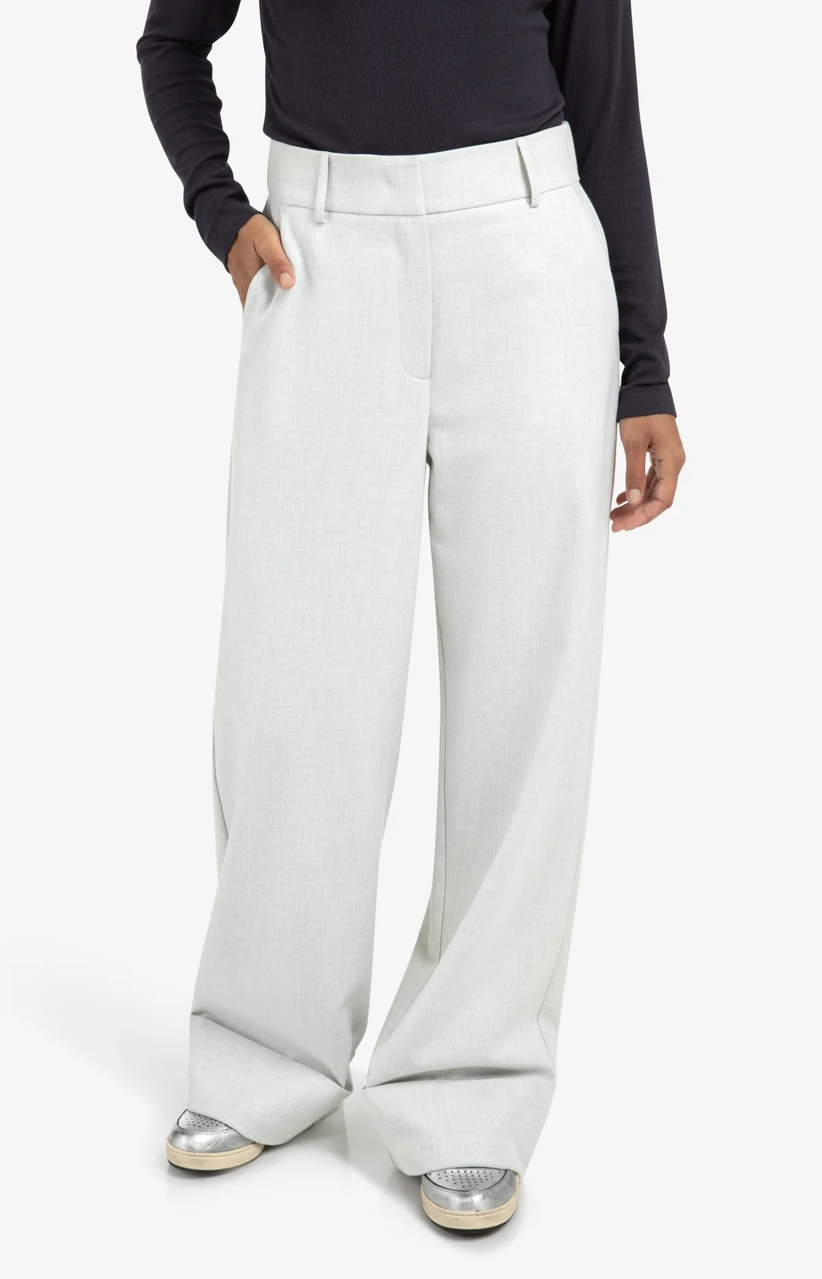 soft-structured-trousers-with-big-turn-ups_fe15f65b-48ab-44b3-9554-3f73b6fefcc0